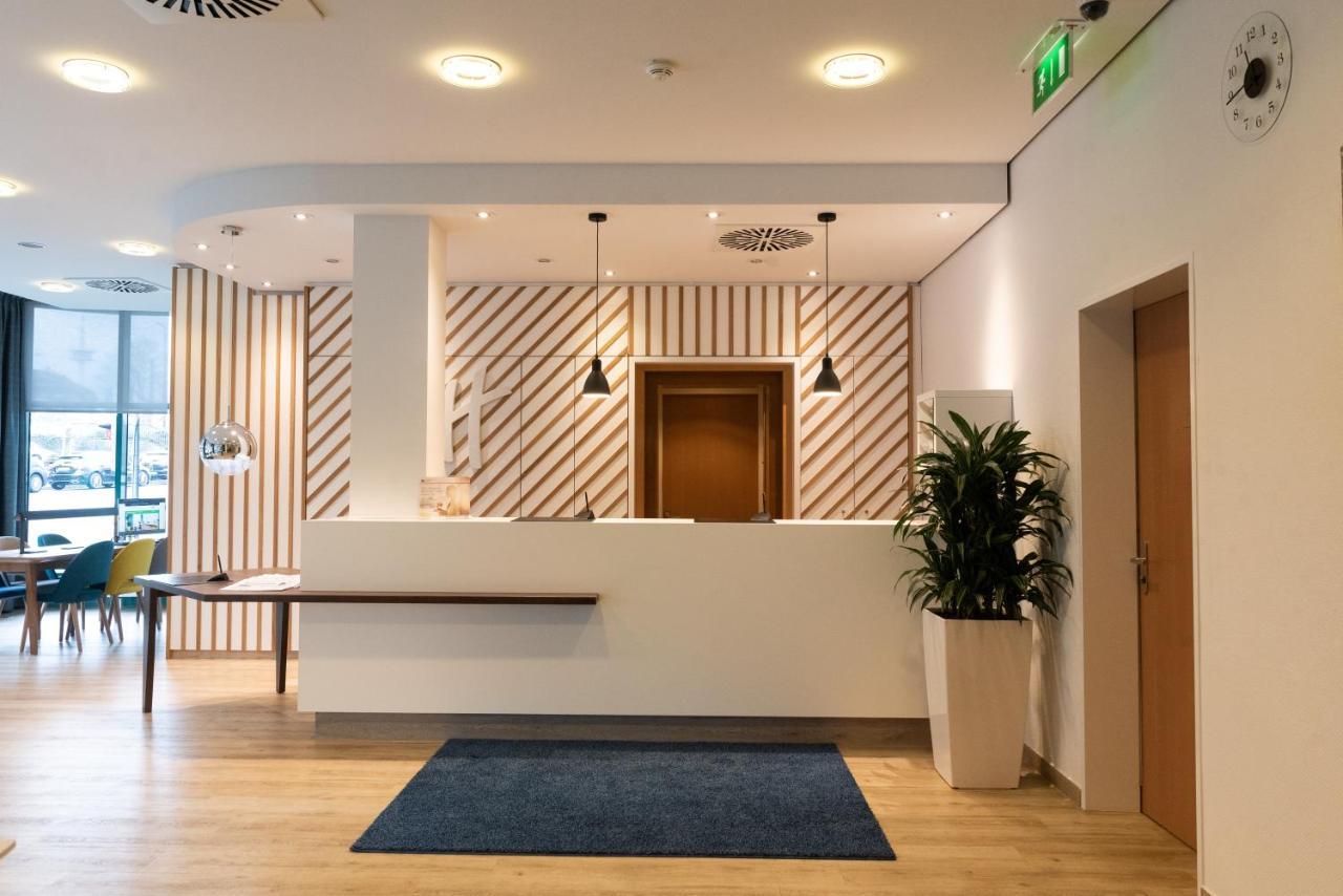 Four Centre Hotel 4*