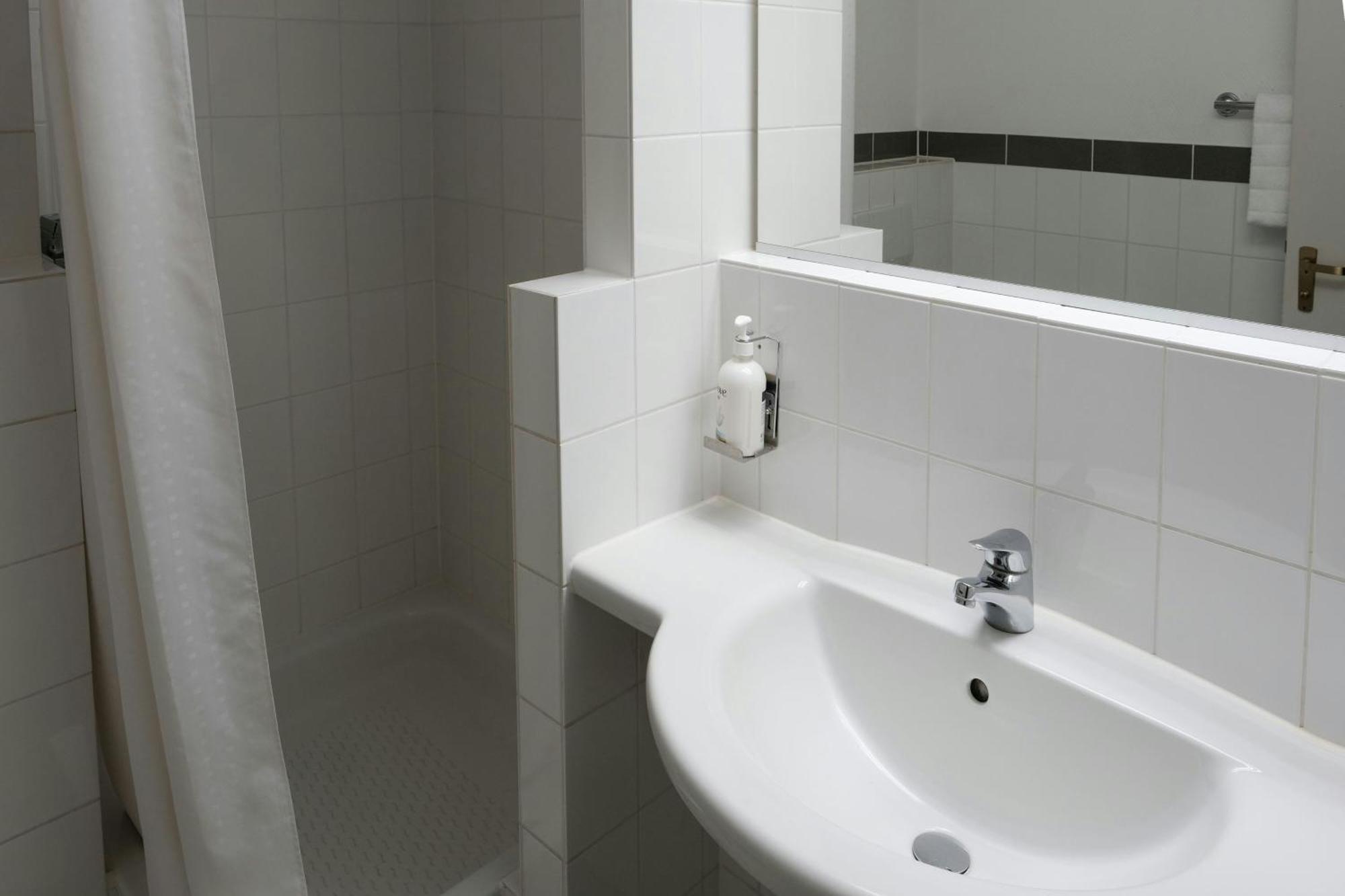 Four Centre Hotel 4*