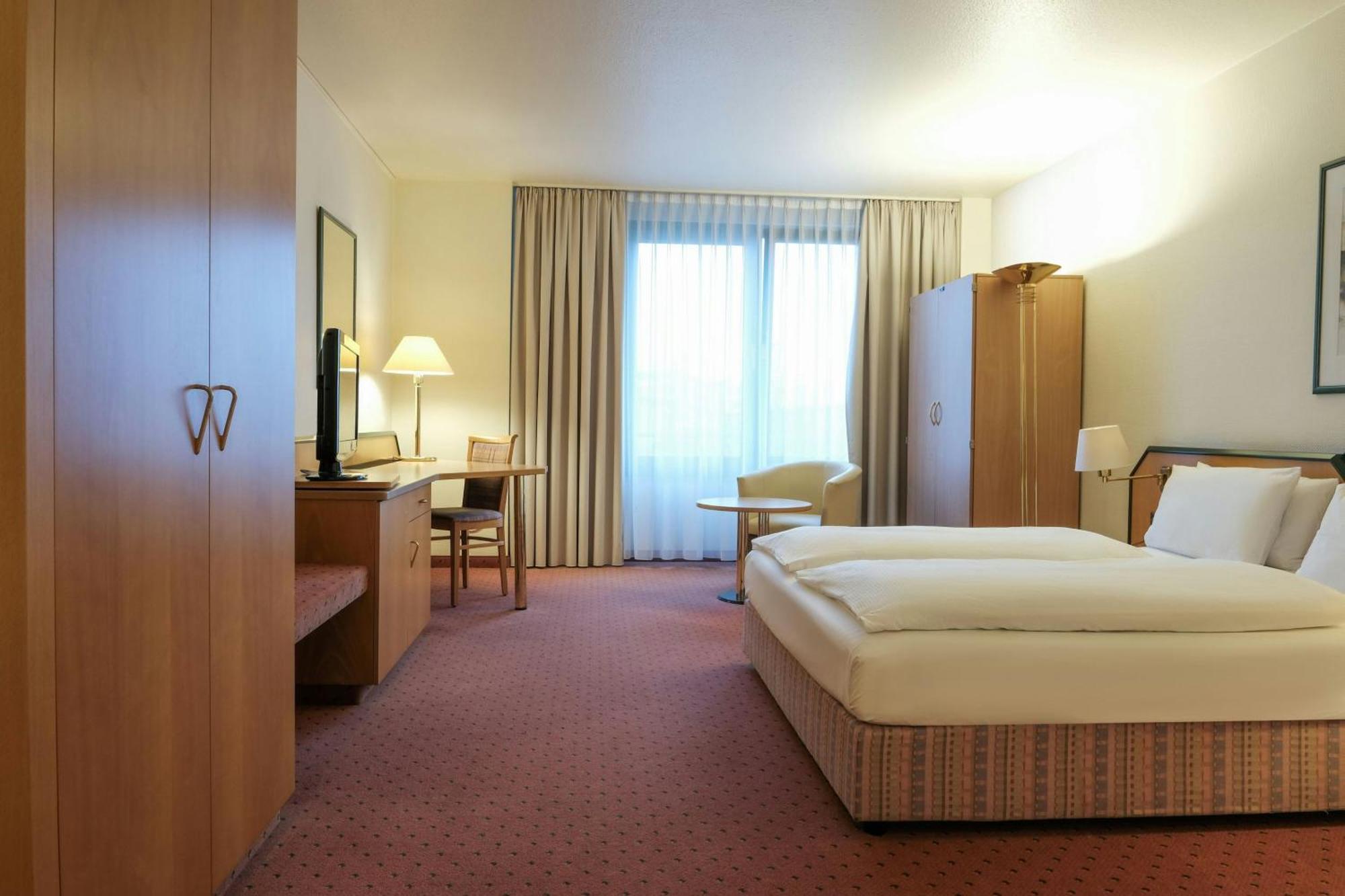 Hotel Four Centre 4*