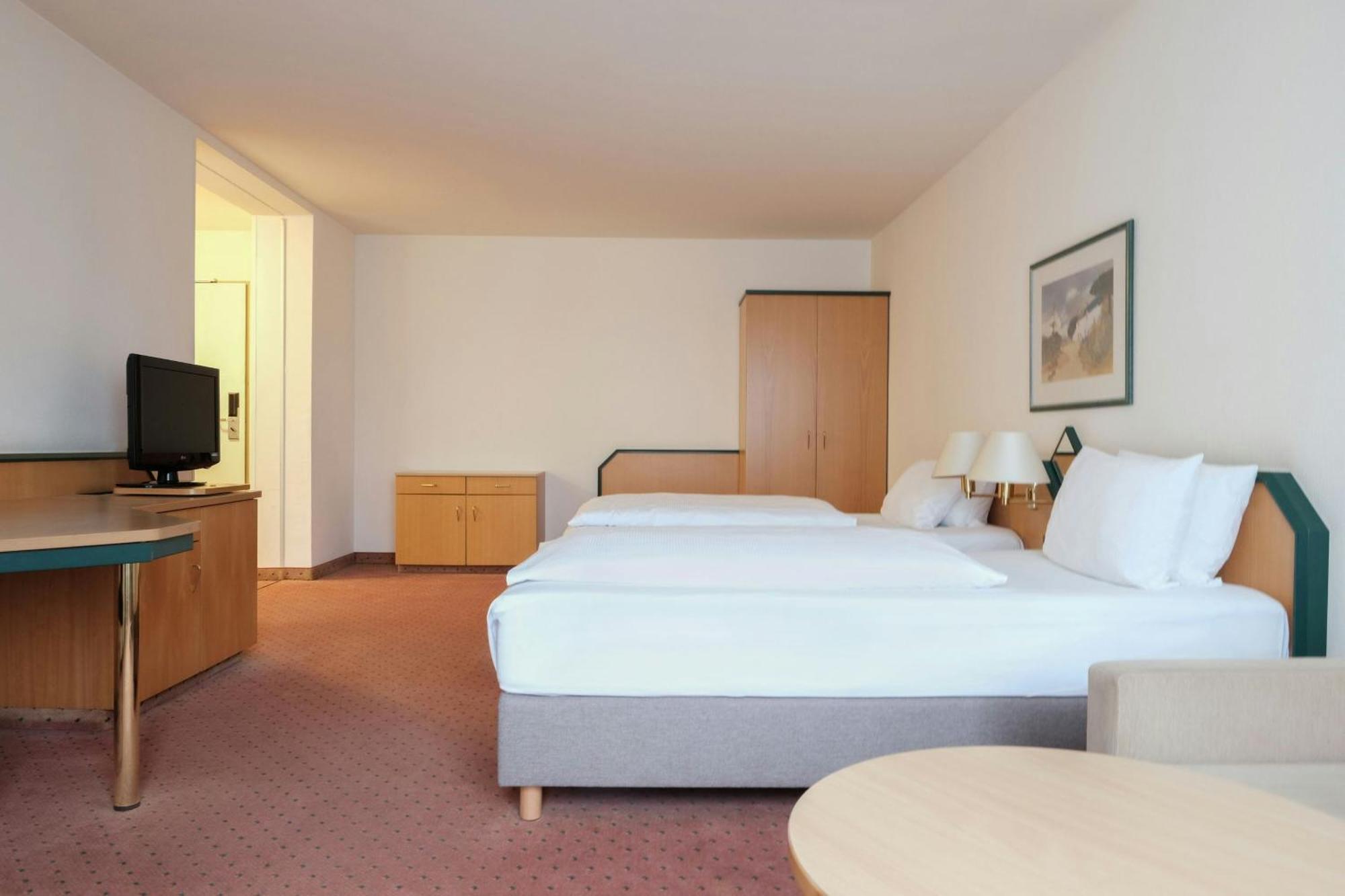 Hotel Four Centre 4*