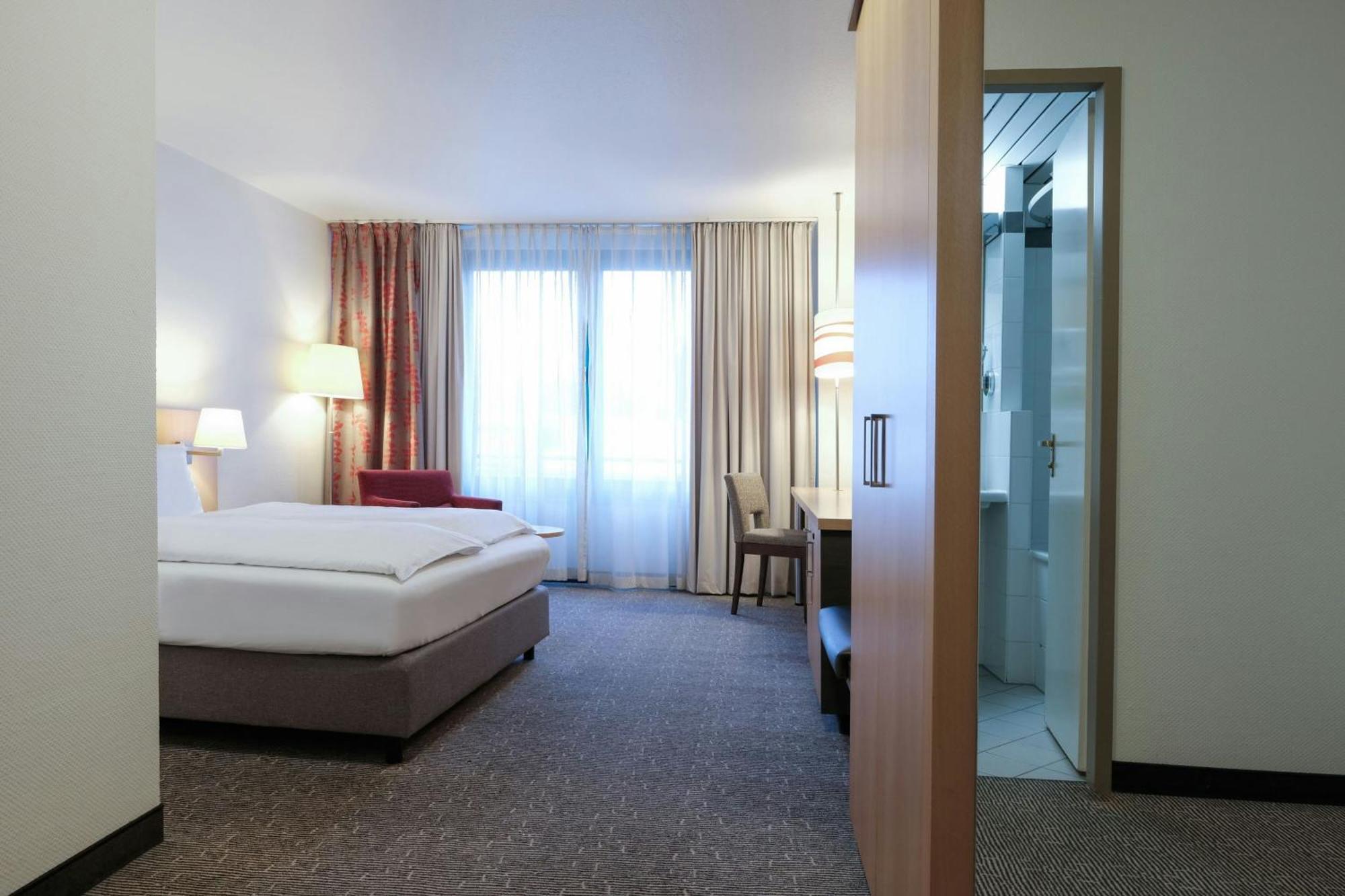 Four Centre Hotel