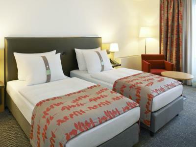 Four Centre Hotel